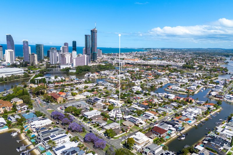 Photo - 30 T E Peters Drive, Broadbeach Waters QLD 4218 - Image 13