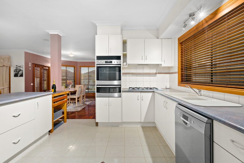 Photo - 30 Thomas Place, Pakenham VIC 3810 - Image 7