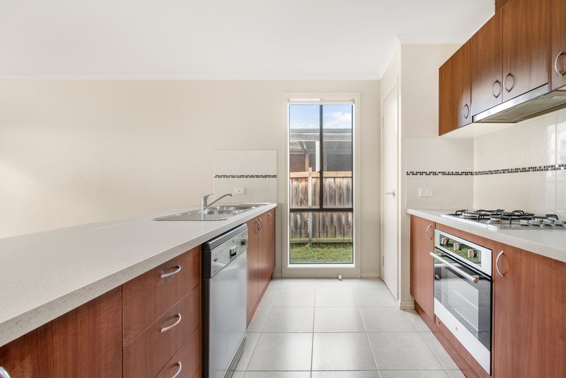 Photo - 30 Tipperary Circuit, Pakenham VIC 3810 - Image 7