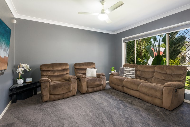 Photo - 30 Travorten Drive, Bridgeman Downs QLD 4035 - Image 6