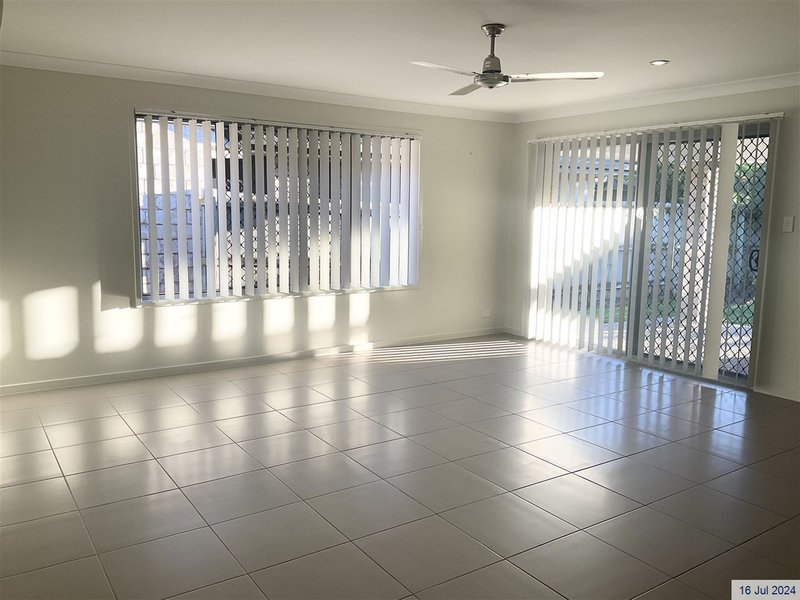 Photo - 30 Trump Circuit, North Lakes QLD 4509 - Image 8