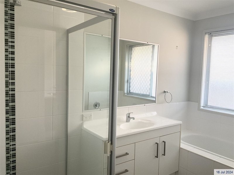 Photo - 30 Trump Circuit, North Lakes QLD 4509 - Image 11