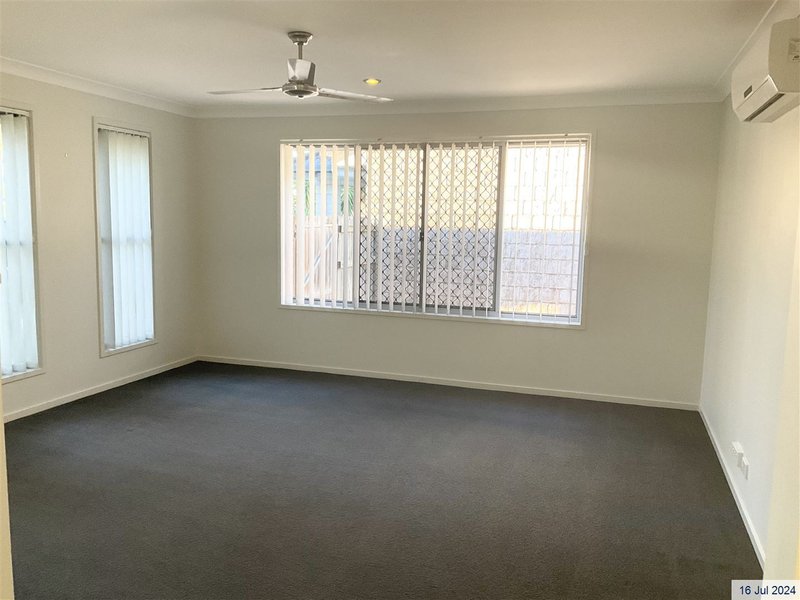 Photo - 30 Trump Circuit, North Lakes QLD 4509 - Image 16