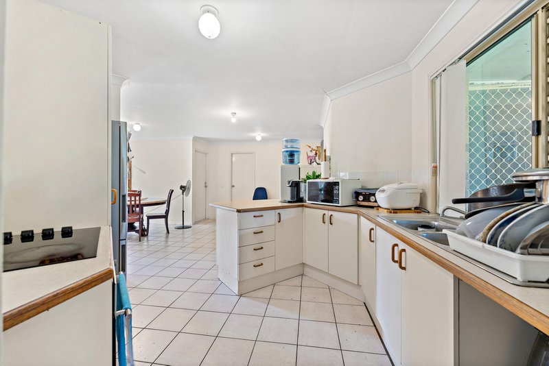 Photo - 30 Tuberose Place, Calamvale QLD 4116 - Image 4