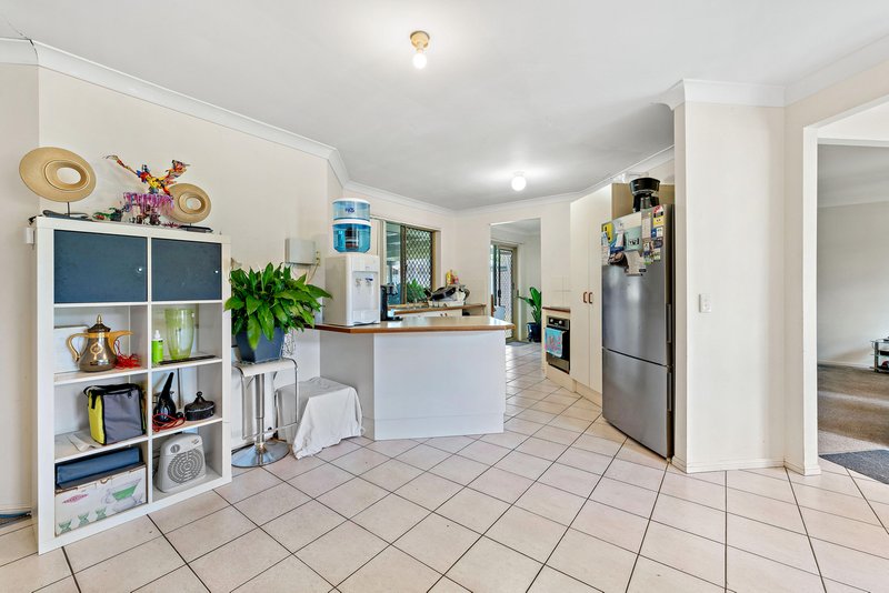 Photo - 30 Tuberose Place, Calamvale QLD 4116 - Image 6