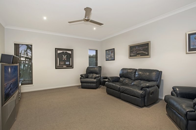 Photo - 30 Twin Lakes Drive, Murrumba Downs QLD 4503 - Image 7