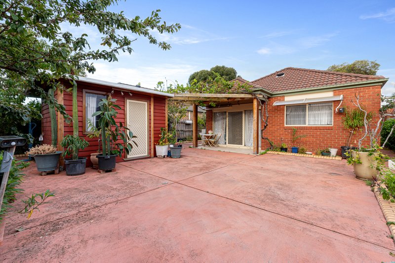 Photo - 30 Twin River Drive, South Morang VIC 3752 - Image 11