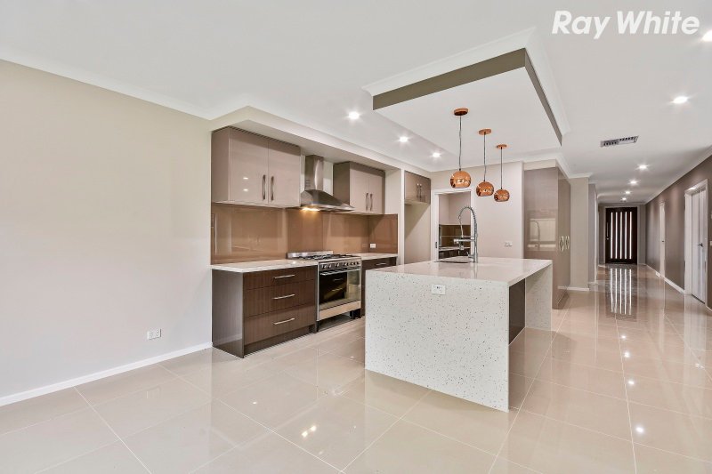 Photo - 30 Viewmont Street, Wantirna South VIC 3152 - Image 2