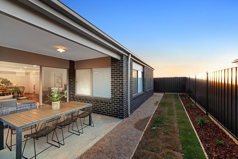 Photo - 30 Voyager Boulevard, Tarneit VIC 3029 - Image 18