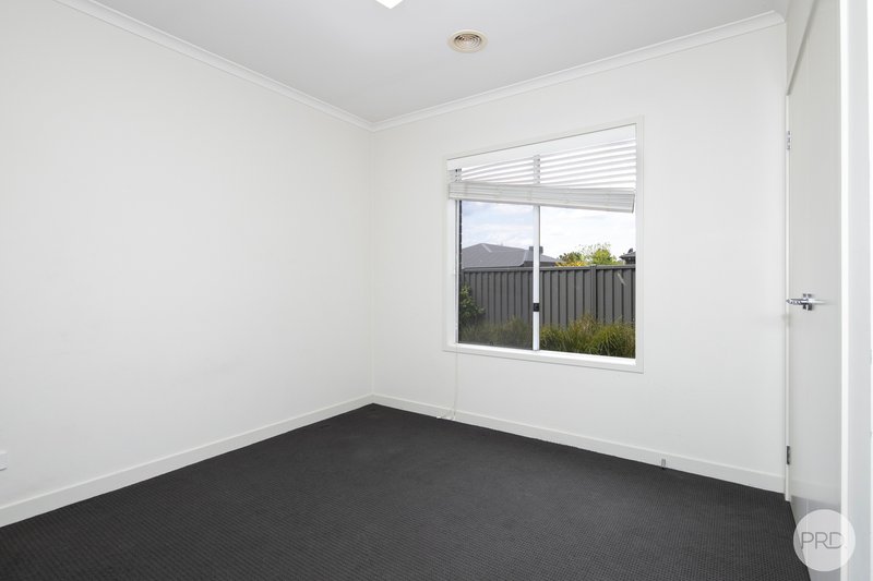 Photo - 30 Warburton Drive, Lucas VIC 3350 - Image 8