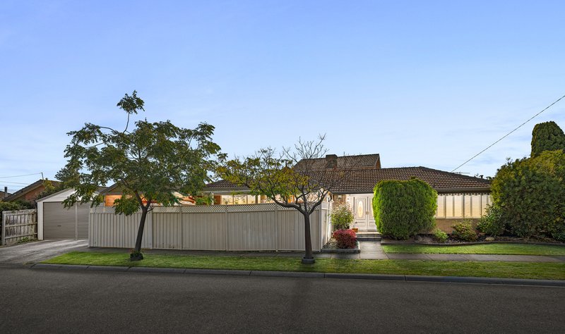 Photo - 30 Warrenwood Avenue, Hoppers Crossing VIC 3029 - Image 1