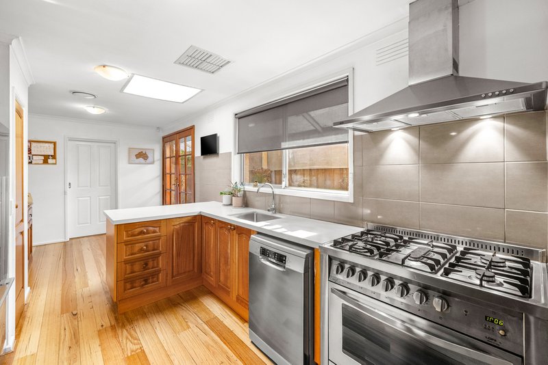 Photo - 30 Warrenwood Avenue, Hoppers Crossing VIC 3029 - Image 5