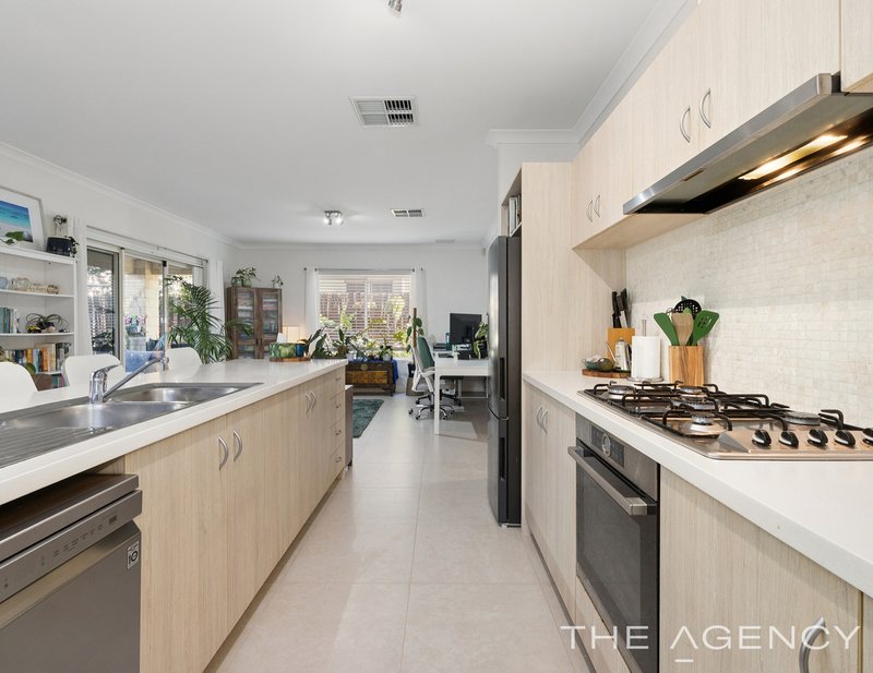 Photo - 30 Warrilow Loop, Canning Vale WA 6155 - Image 27