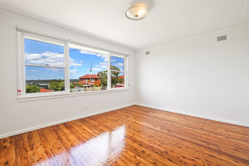 Photo - 30 Warringah Road, Dee Why NSW 2099 - Image 3