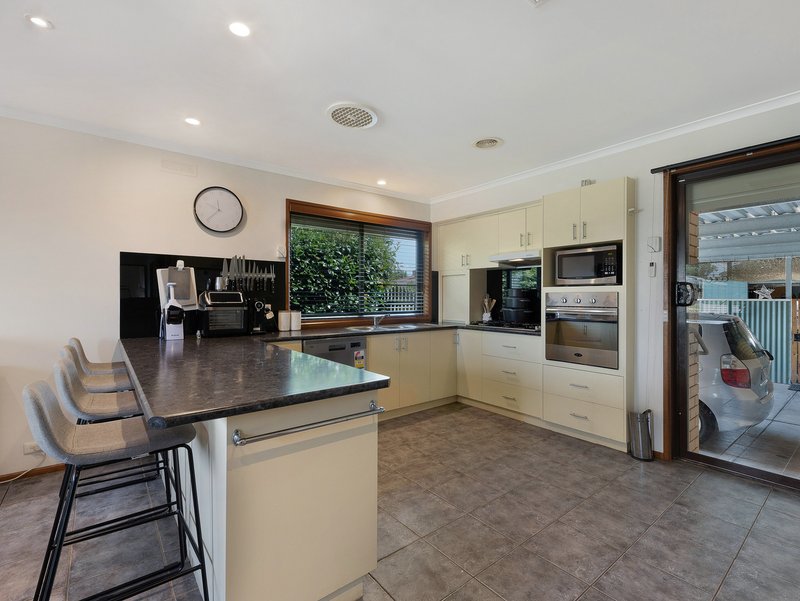 Photo - 30 Wenhams Lane, Wangaratta VIC 3677 - Image 2