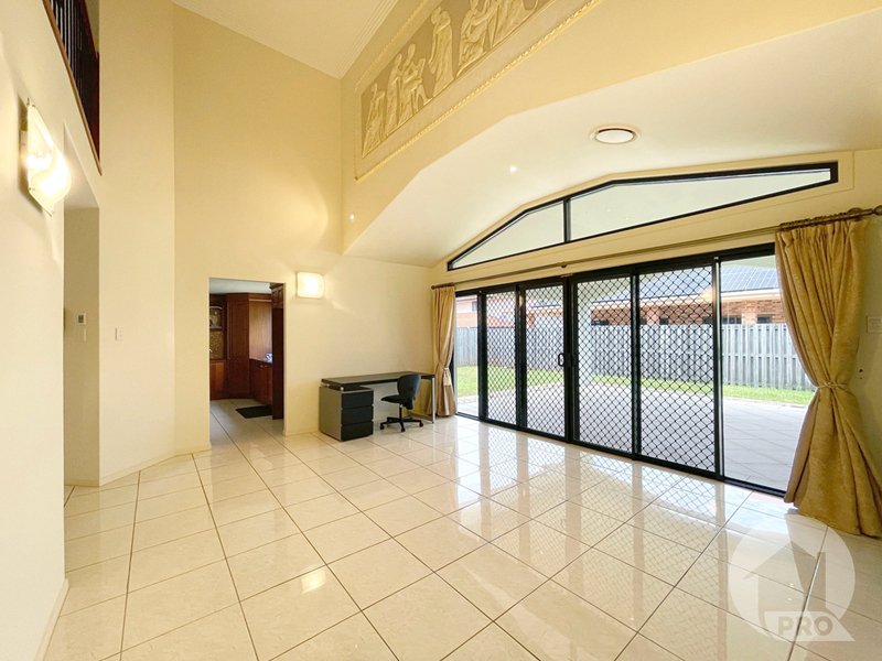 Photo - 30 Westpark Place, Kuraby QLD 4112 - Image 8