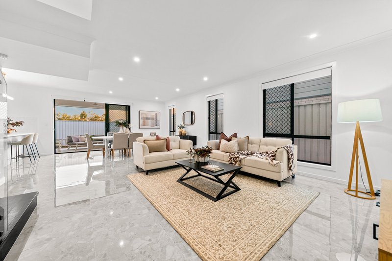 Photo - 30 Whitehaven Street, Pallara QLD 4110 - Image 2