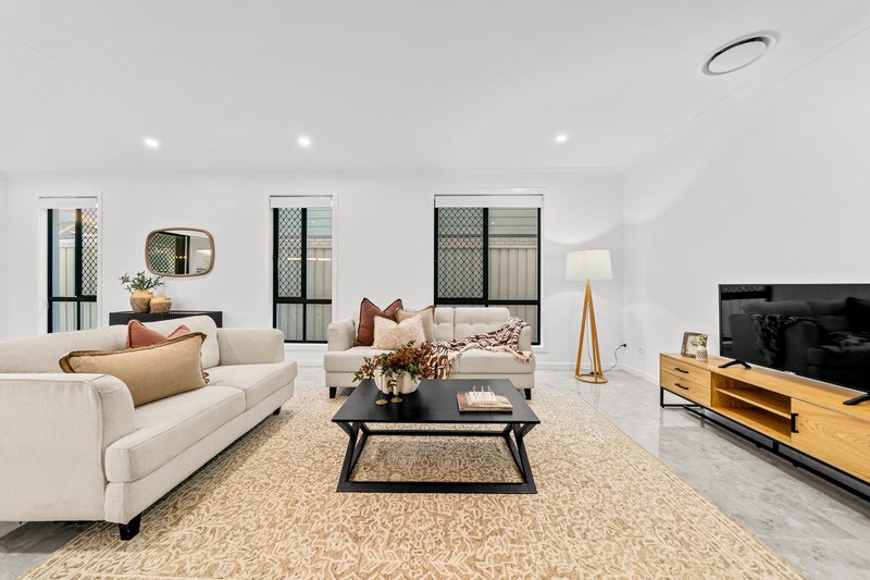 Photo - 30 Whitehaven Street, Pallara QLD 4110 - Image 4