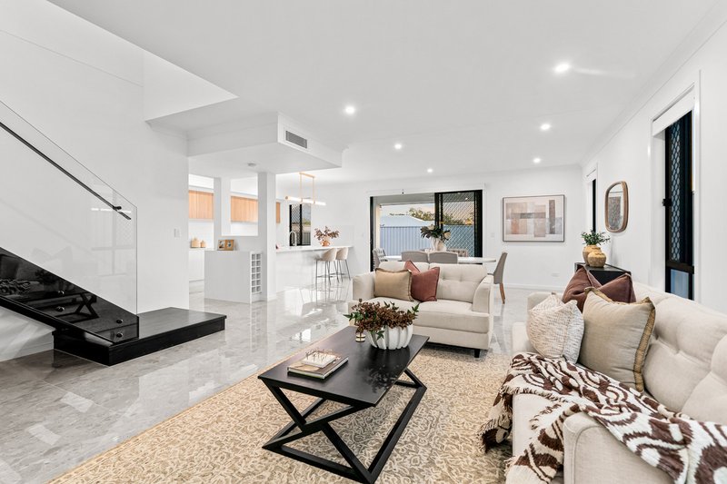 Photo - 30 Whitehaven Street, Pallara QLD 4110 - Image 6
