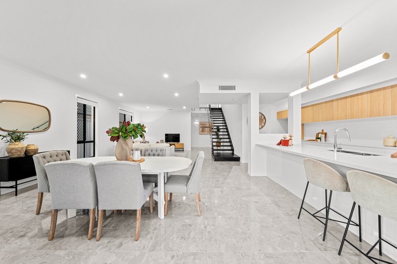 Photo - 30 Whitehaven Street, Pallara QLD 4110 - Image 8