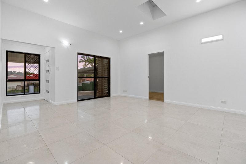 Photo - 30 Williams Way, Calamvale QLD 4116 - Image 2