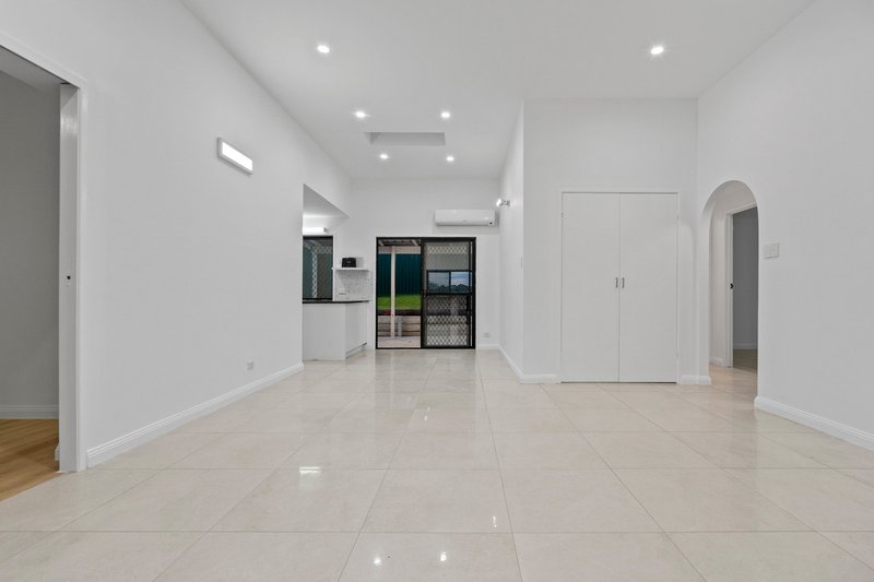 Photo - 30 Williams Way, Calamvale QLD 4116 - Image 5