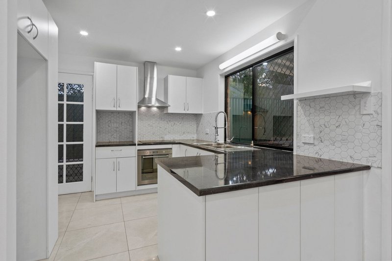 Photo - 30 Williams Way, Calamvale QLD 4116 - Image 8