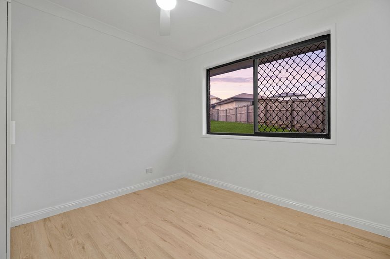 Photo - 30 Williams Way, Calamvale QLD 4116 - Image 13