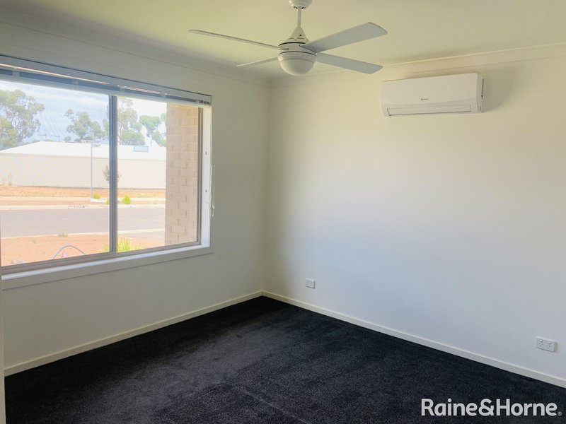 Photo - 30 Wolsten Drive, Blakeview SA 5114 - Image 7