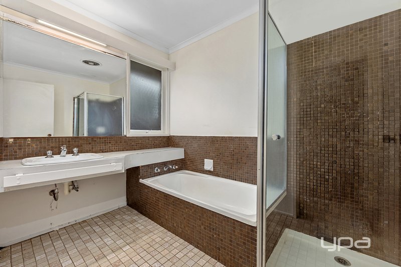 Photo - 30 Woodland Drive, Albanvale VIC 3021 - Image 7