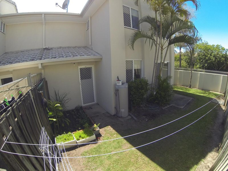 Photo - 300 Cottesloe Drive, Mermaid Waters QLD 4218 - Image 2