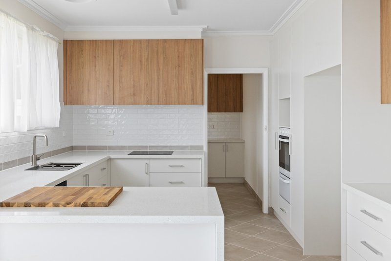 Photo - 300 Cunninghams Road, Werribee South VIC 3030 - Image 2