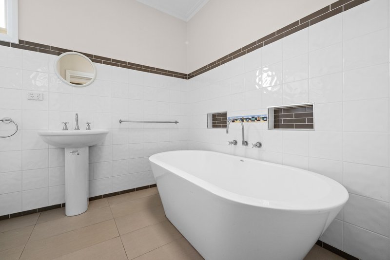 Photo - 300 Cunninghams Road, Werribee South VIC 3030 - Image 15