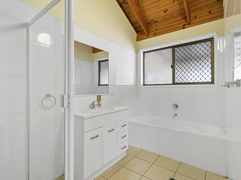 Photo - 300 Peel Road, Beachmere QLD 4510 - Image 13