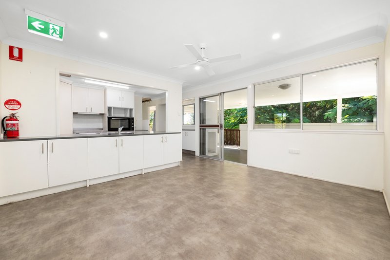 Photo - 300 Richmond Road, Cannon Hill QLD 4170 - Image 3