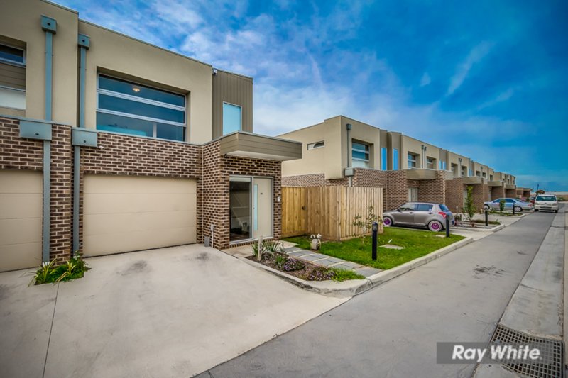 Photo - 30/1-5 Thomas Carr Drive, Tarneit VIC 3029 - Image 3