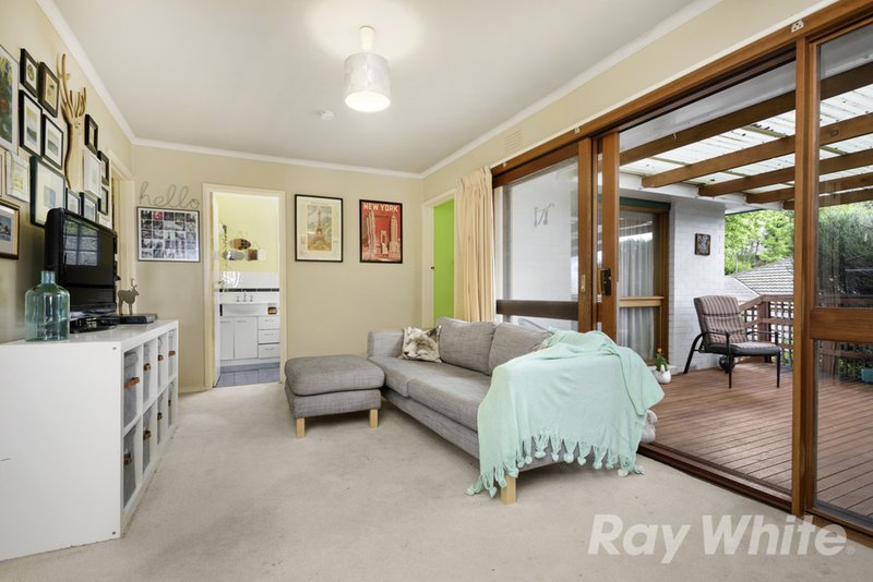 Photo - 301 Gallaghers Road, Glen Waverley VIC 3150 - Image 3