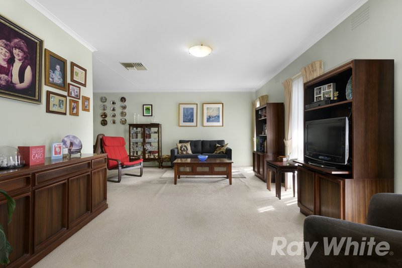 Photo - 301 Gallaghers Road, Glen Waverley VIC 3150 - Image 4