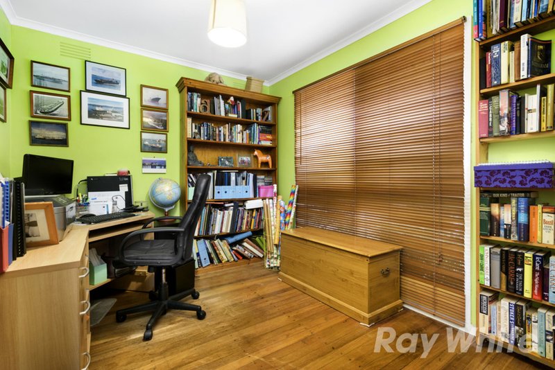 Photo - 301 Gallaghers Road, Glen Waverley VIC 3150 - Image 6