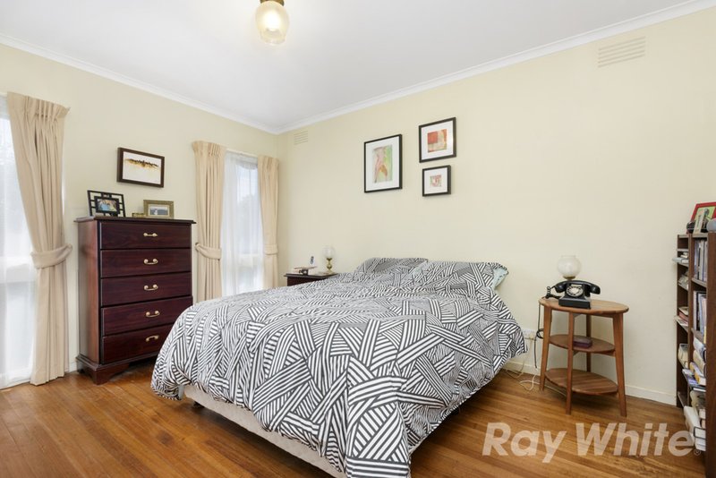 Photo - 301 Gallaghers Road, Glen Waverley VIC 3150 - Image 7