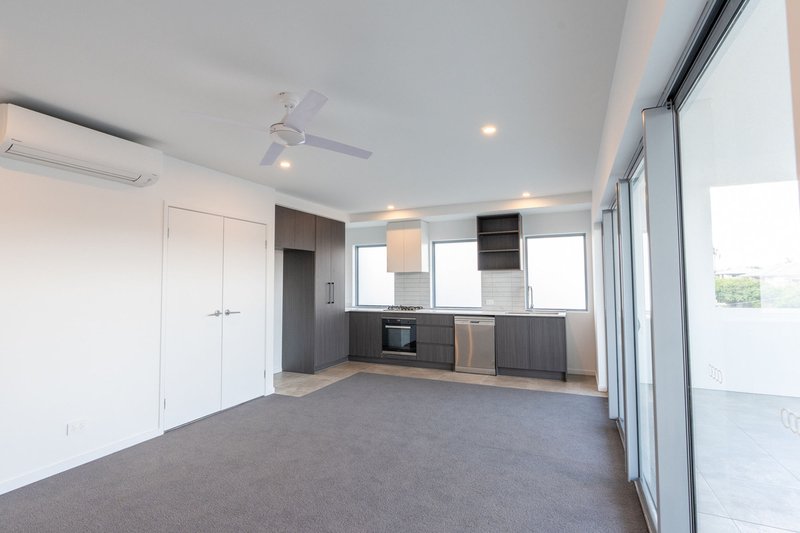 Photo - 301/10-12 Mermaid Street, Chermside QLD 4032 - Image 3