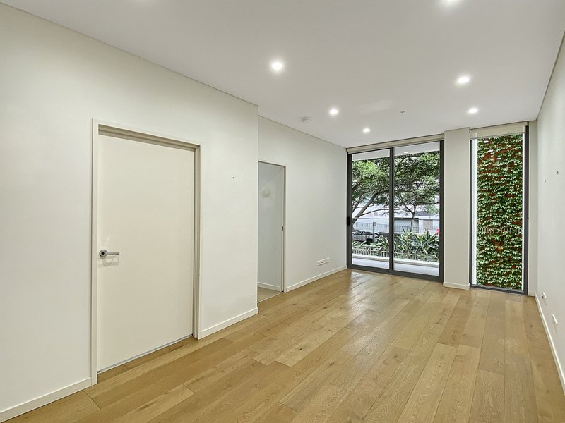 Photo - 301/11 Alberta Street, Sydney NSW 2000 - Image 1