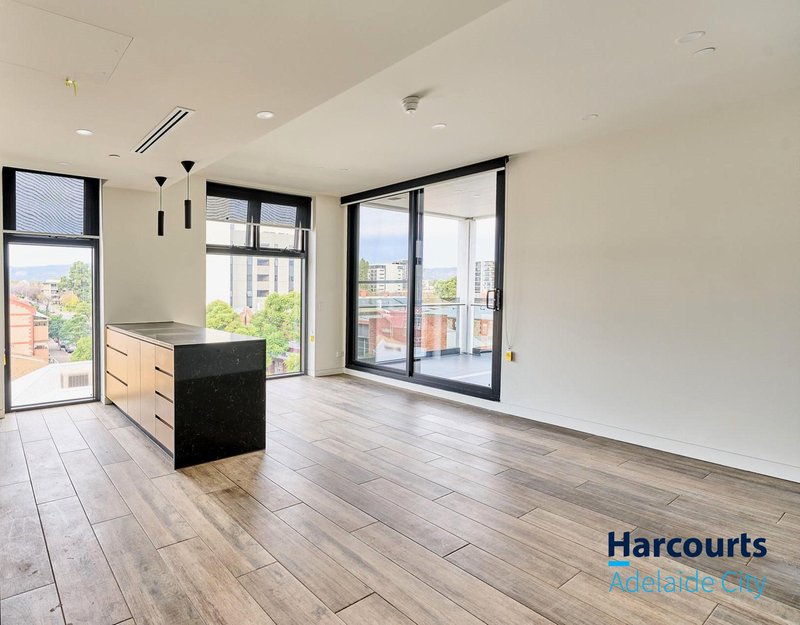 Photo - 301/112 Carrington Street, Adelaide SA 5000 - Image 2