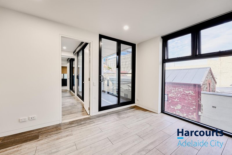 Photo - 301/112 Carrington Street, Adelaide SA 5000 - Image 3