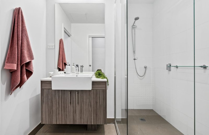 Photo - 301/116 Watton Street, Werribee VIC 3030 - Image 7