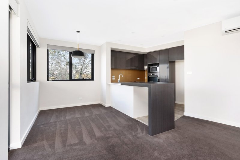 Photo - 30/115 Canberra Avenue, Griffith ACT 2603 - Image 2