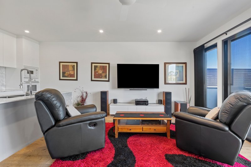 Photo - 301/15 Maude Street, Cheltenham VIC 3192 - Image 6