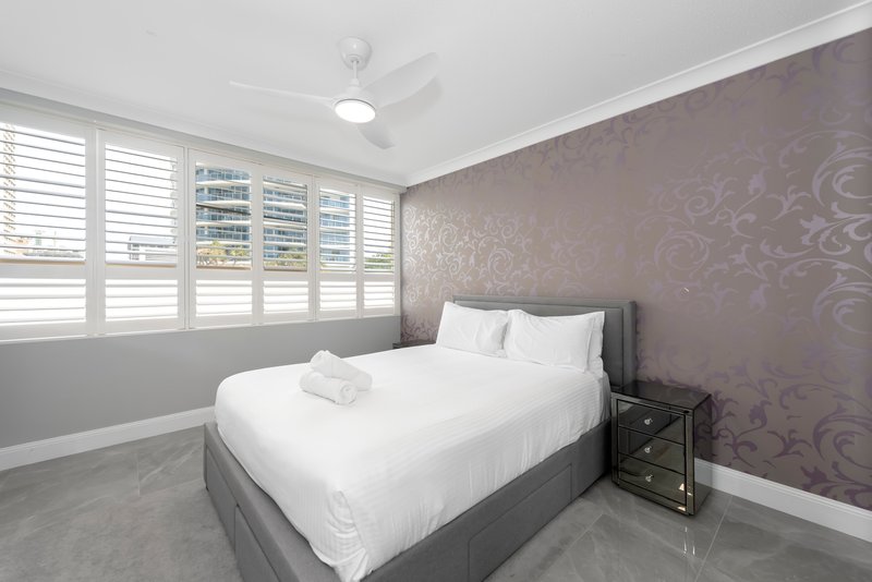 Photo - 301/22 Orchid Avenue, Surfers Paradise QLD 4217 - Image 10