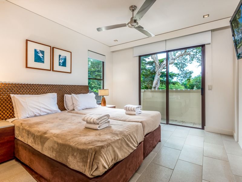 Photo - 301/302 5 Triton Street, Palm Cove QLD 4879 - Image 12