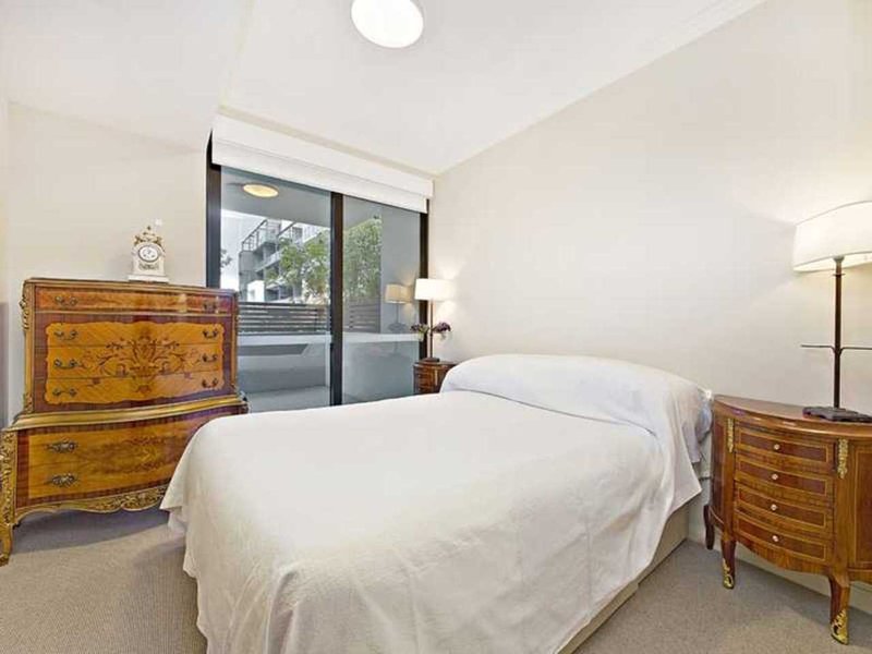 Photo - 301/49 Hill Road, Wentworth Point NSW 2127 - Image 6